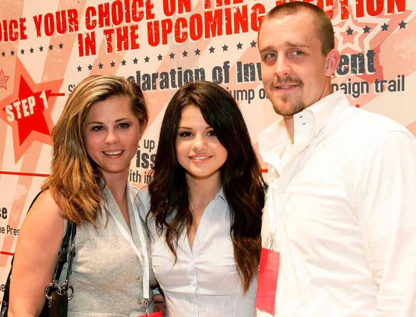 All about Selena Gomez Father, Mother, Siblings, Family Background & more