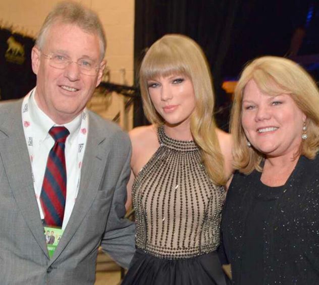 All about Taylor Swift Father Mother, Siblings, Family Background & more