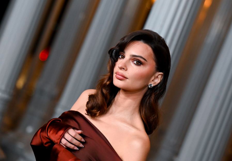 All about of Emily Ratajkowski Net worth | What is Income Sources of Emily Ratajkowski in 2026 ?