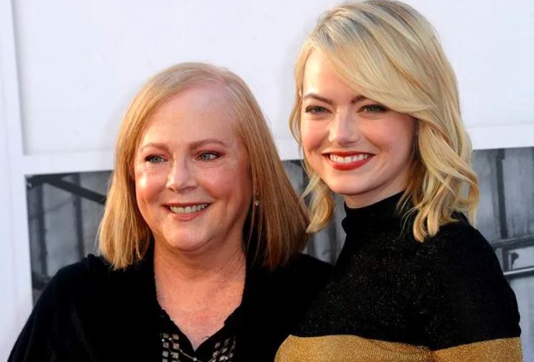 Who is Parents & Siblings of Emma Stone | All about of Emma Stone Family Background
