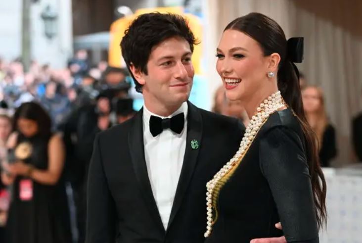 Who is Husband of Karlie Kloss 2026? | All about Karlie Kloss Married date, Childrens & more