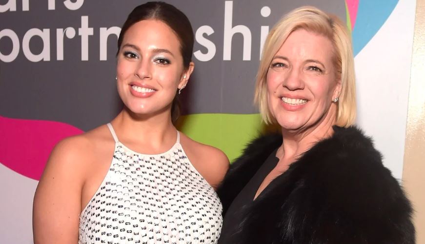 Who is Parents and Siblings of Ashley Graham? | All about Ashley Graham Family Background
