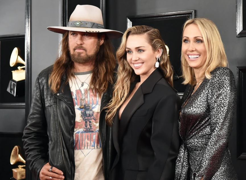Who is Parents of Miley Cyrus? | All about of Family Background | Who is Brother and Sister of Miley Cyrus? | All about of Miley Cyrus Family Detail