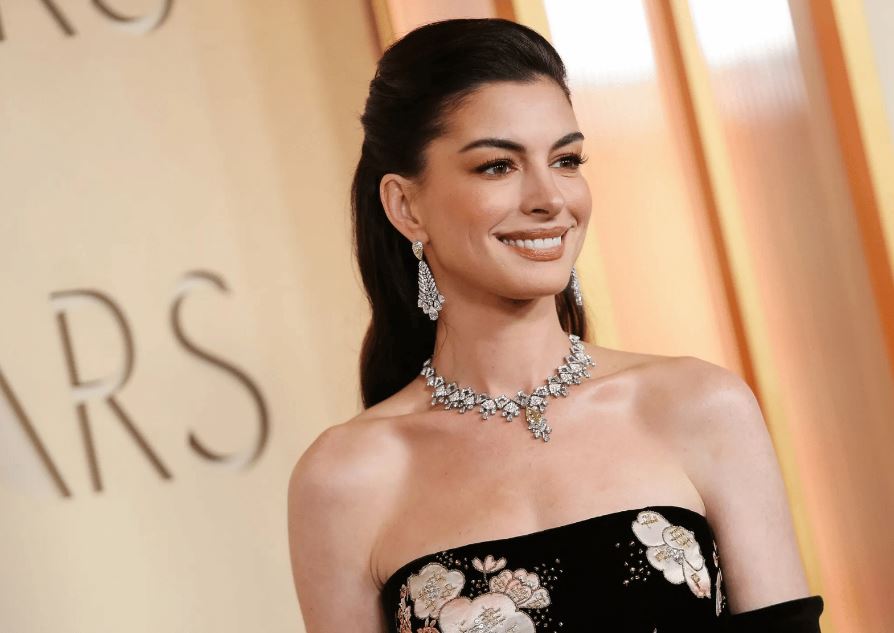 Anne Hathaway Biography: Early Life, Movies, Oscar Win & Facts 2026